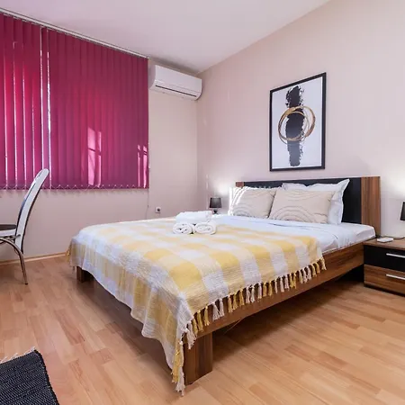 Apartamento Comfortable 2br Urban Getaway In Center By Flat Mаnager *