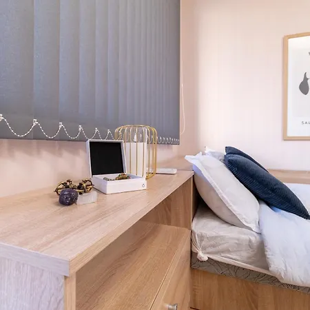 Comfortable 2br Urban Getaway In Center By Flat Mаnager