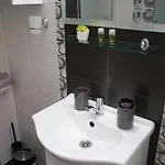 아파트 Comfortable 2br Urban Getaway In Center By Flat Mаnager 플로브디프