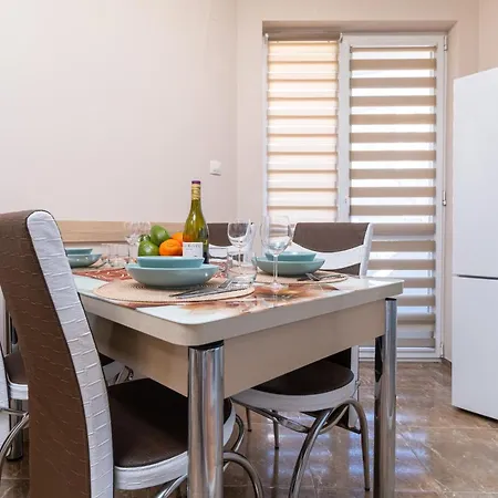 Comfortable 2br Urban Getaway In Center アパート *