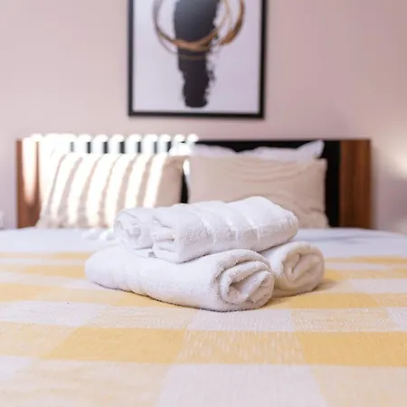 Comfortable 2br Urban Getaway In Center アパート *