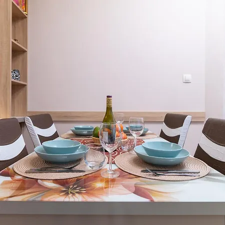 Comfortable 2br Urban Getaway In Center アパート *