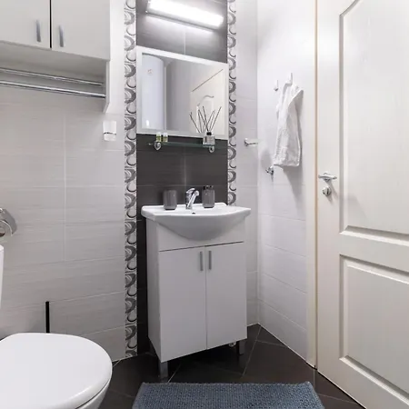 아파트 Comfortable 2br Urban Getaway In Center By Flat Mаnager 플로브디프